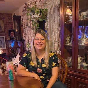 Meet your Posher, Angela